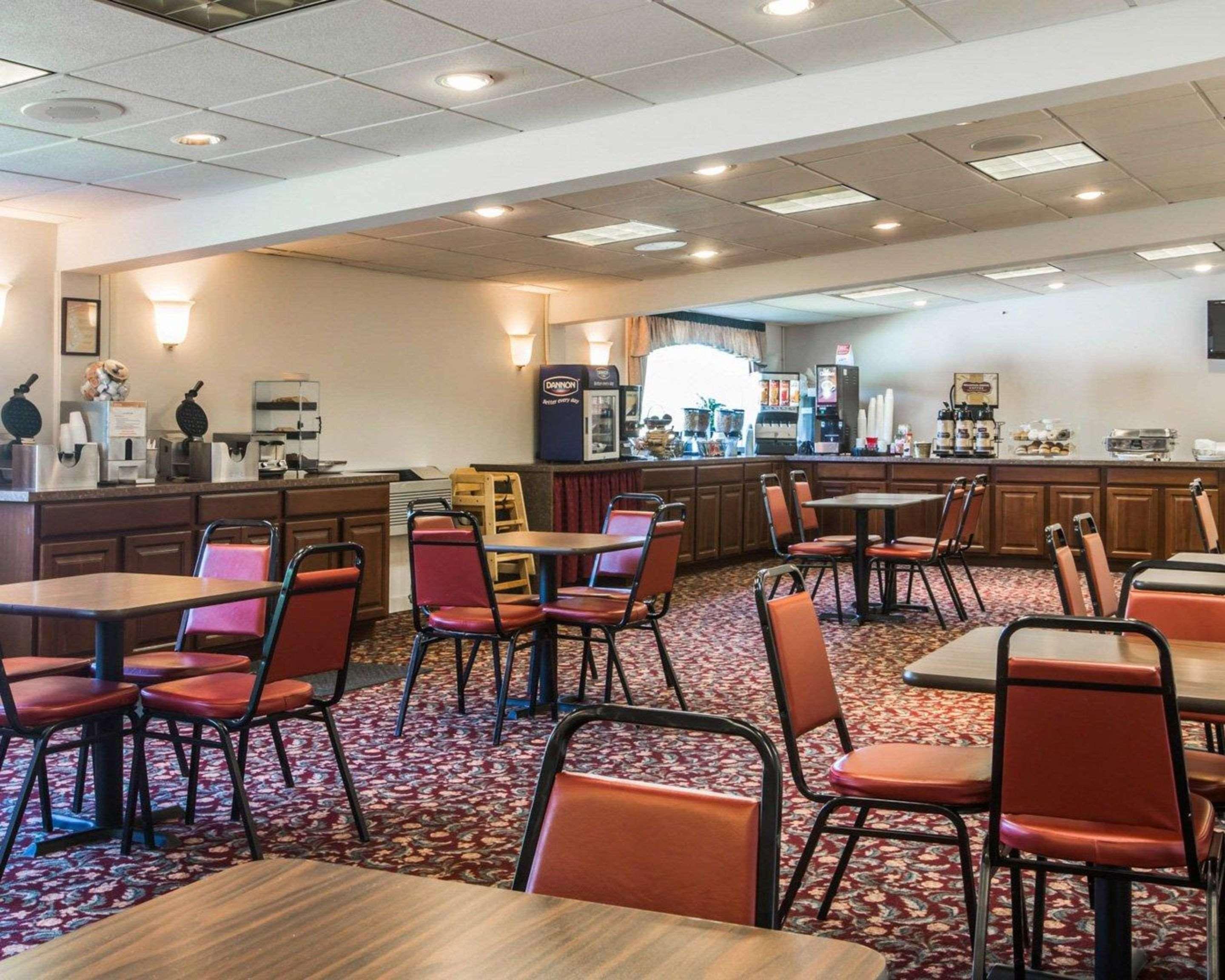 Clarion Inn & Suites At The Outlets Of Lake George Exteriér fotografie