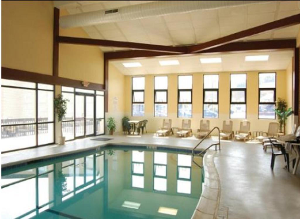 Clarion Inn & Suites At The Outlets Of Lake George Exteriér fotografie