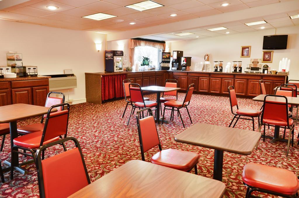 Clarion Inn & Suites At The Outlets Of Lake George Exteriér fotografie