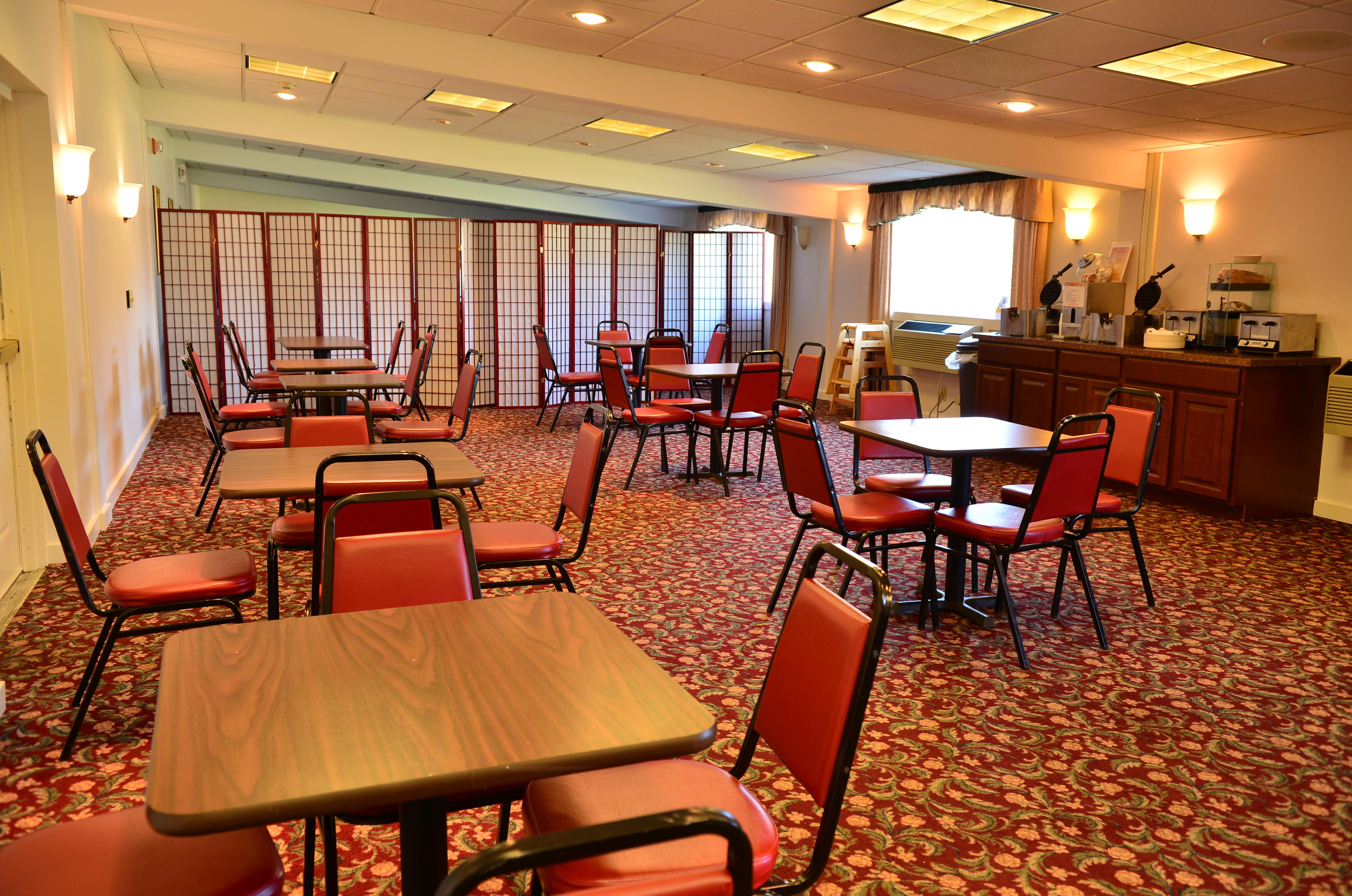 Clarion Inn & Suites At The Outlets Of Lake George Exteriér fotografie