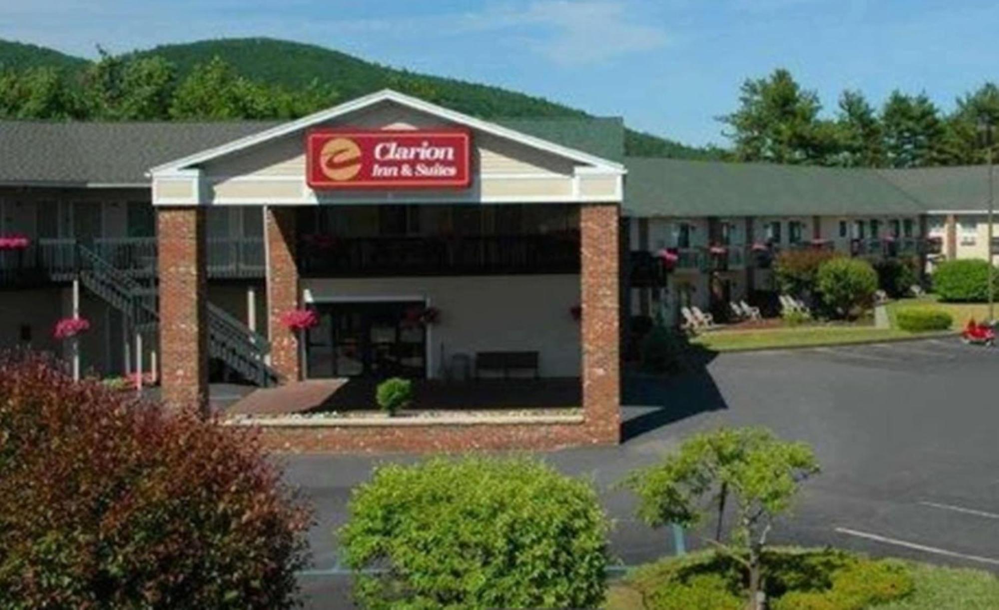 Clarion Inn & Suites At The Outlets Of Lake George Exteriér fotografie