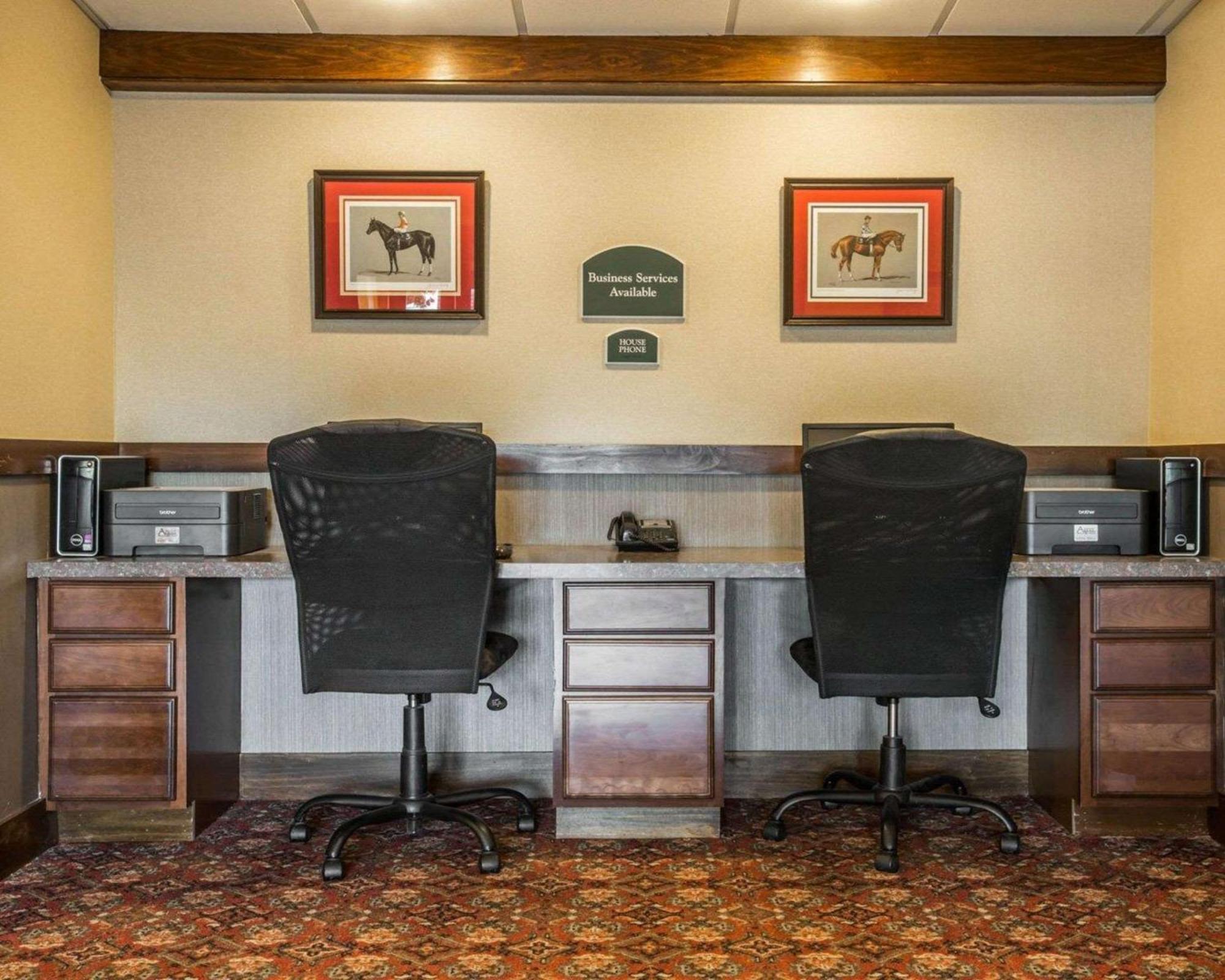 Clarion Inn & Suites At The Outlets Of Lake George Exteriér fotografie