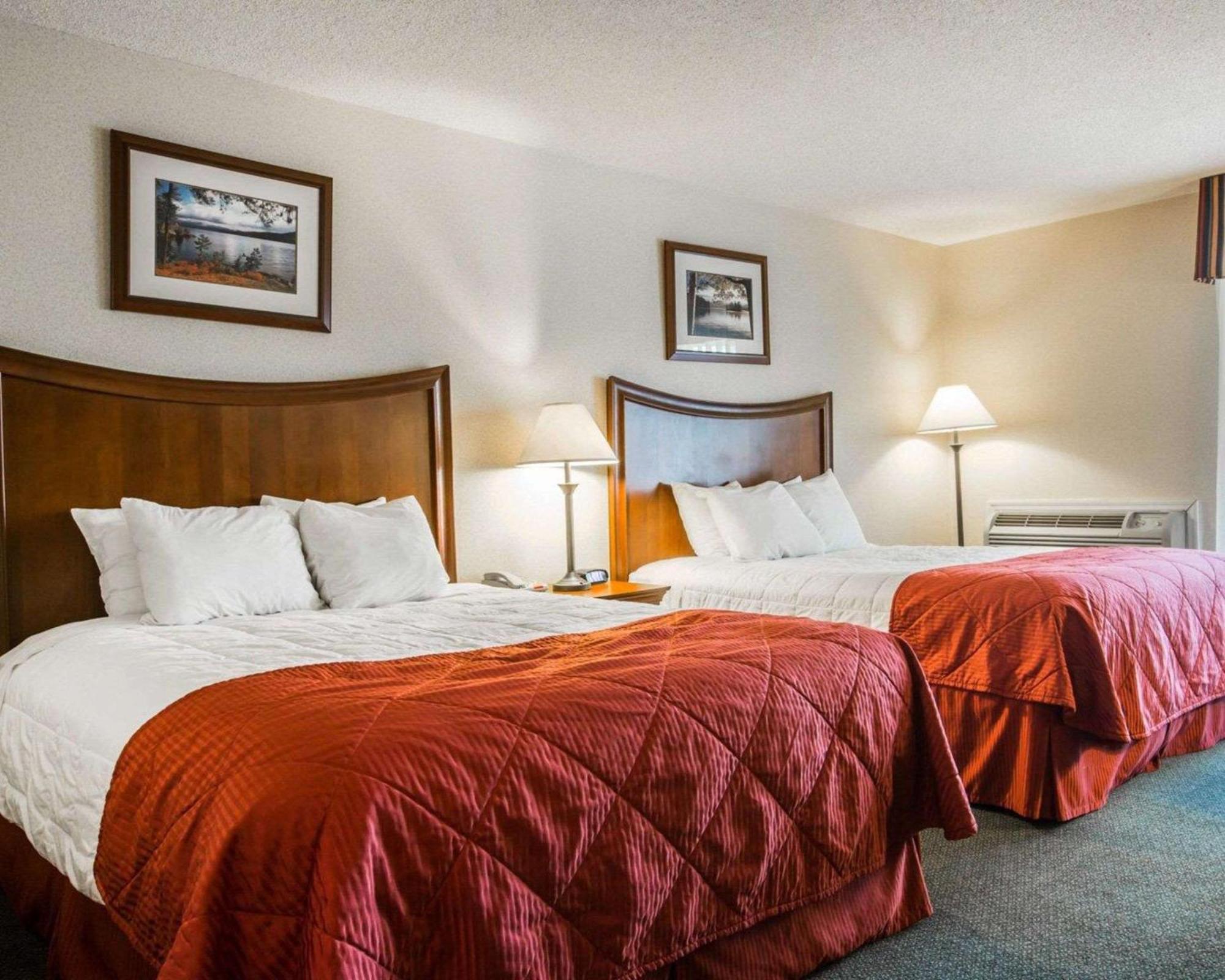 Clarion Inn & Suites At The Outlets Of Lake George Exteriér fotografie