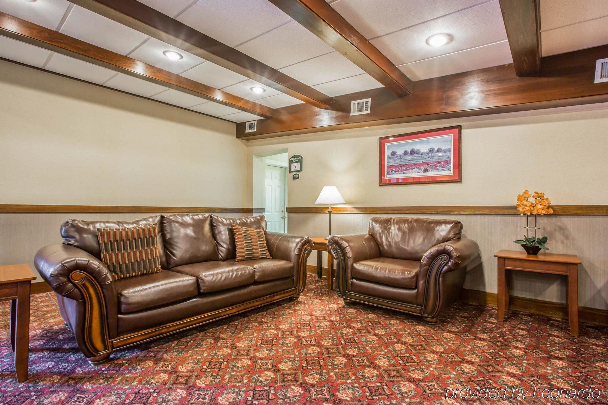 Clarion Inn & Suites At The Outlets Of Lake George Exteriér fotografie