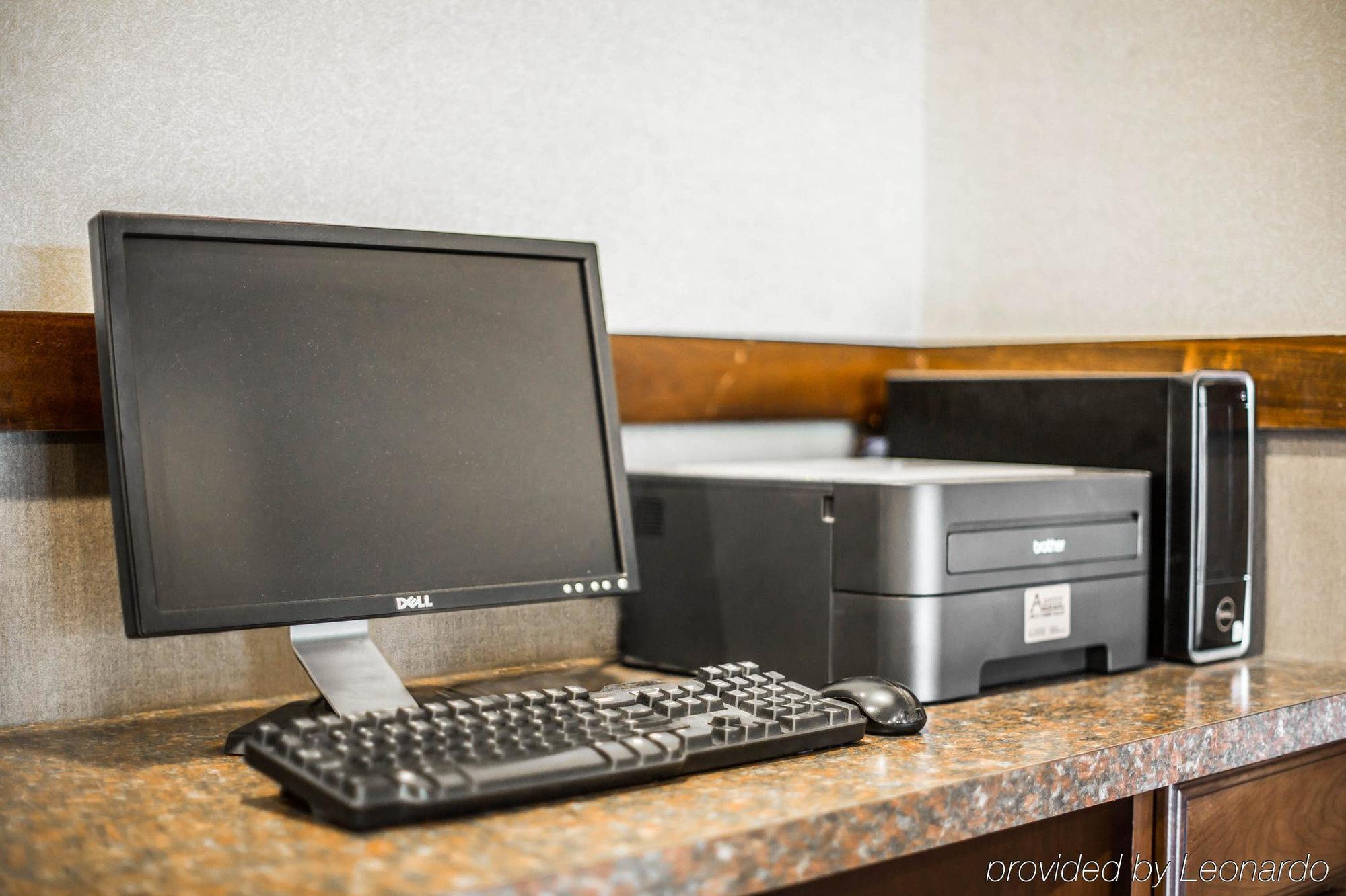 Clarion Inn & Suites At The Outlets Of Lake George Exteriér fotografie
