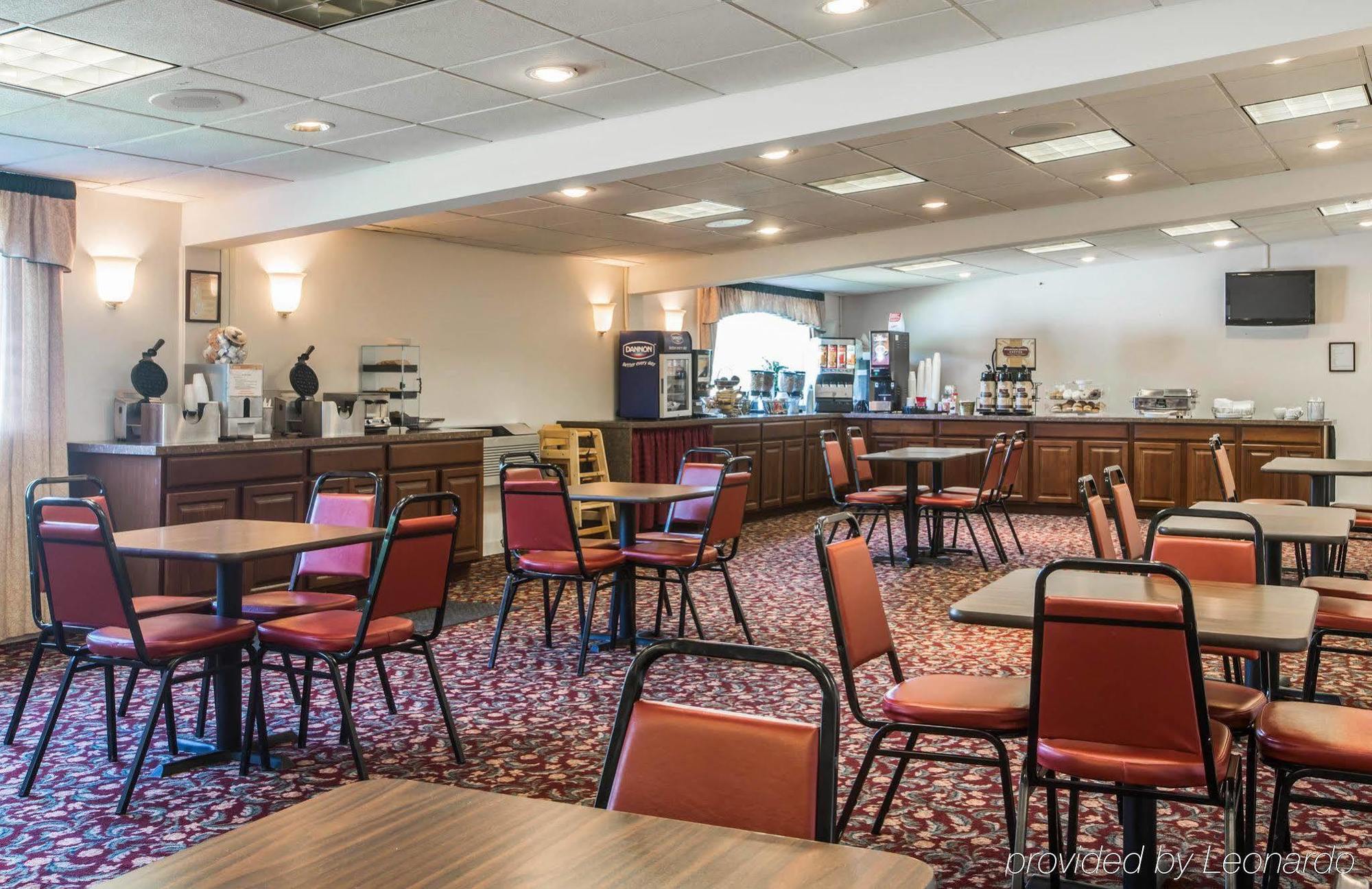 Clarion Inn & Suites At The Outlets Of Lake George Exteriér fotografie