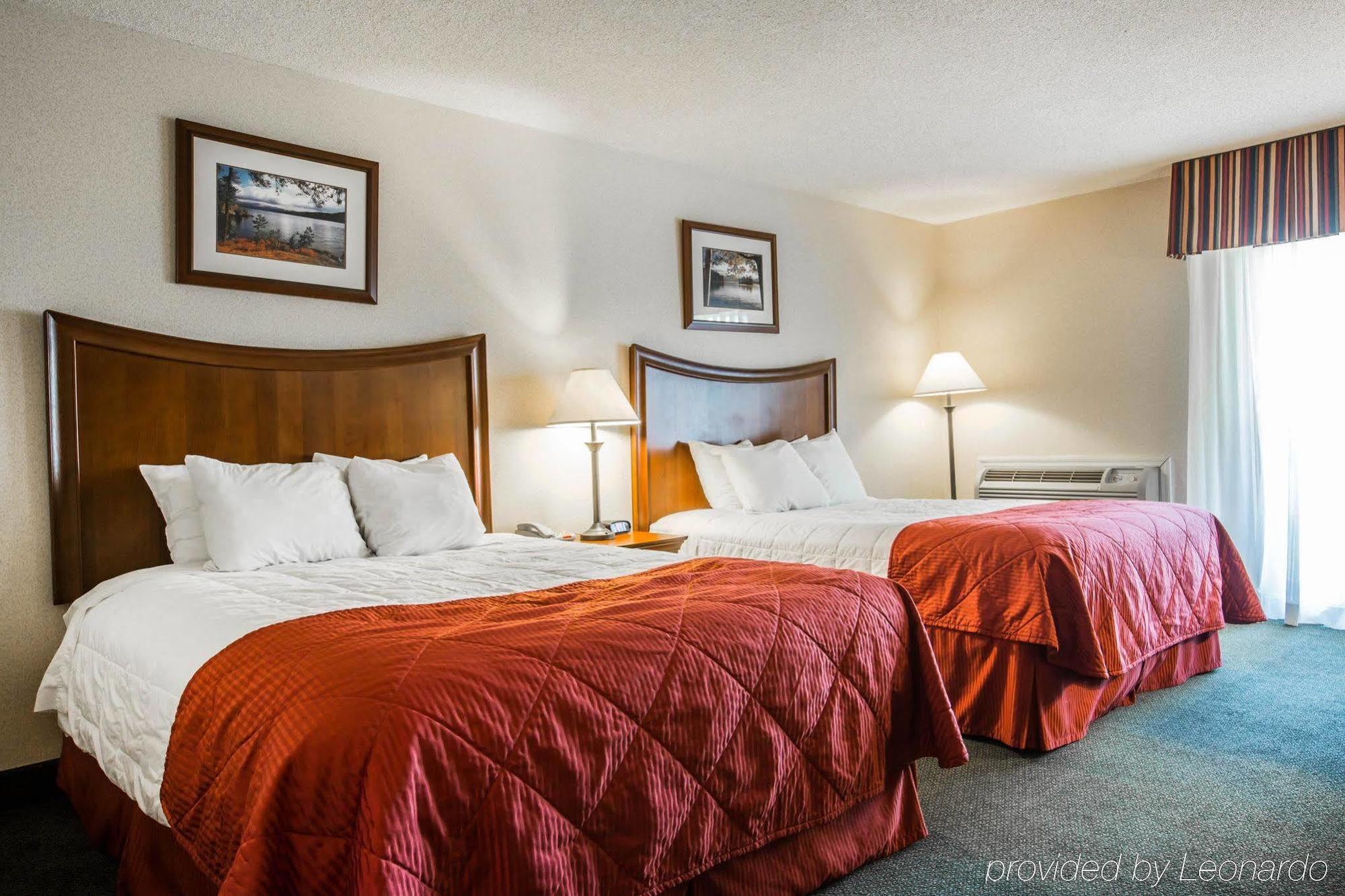 Clarion Inn & Suites At The Outlets Of Lake George Exteriér fotografie