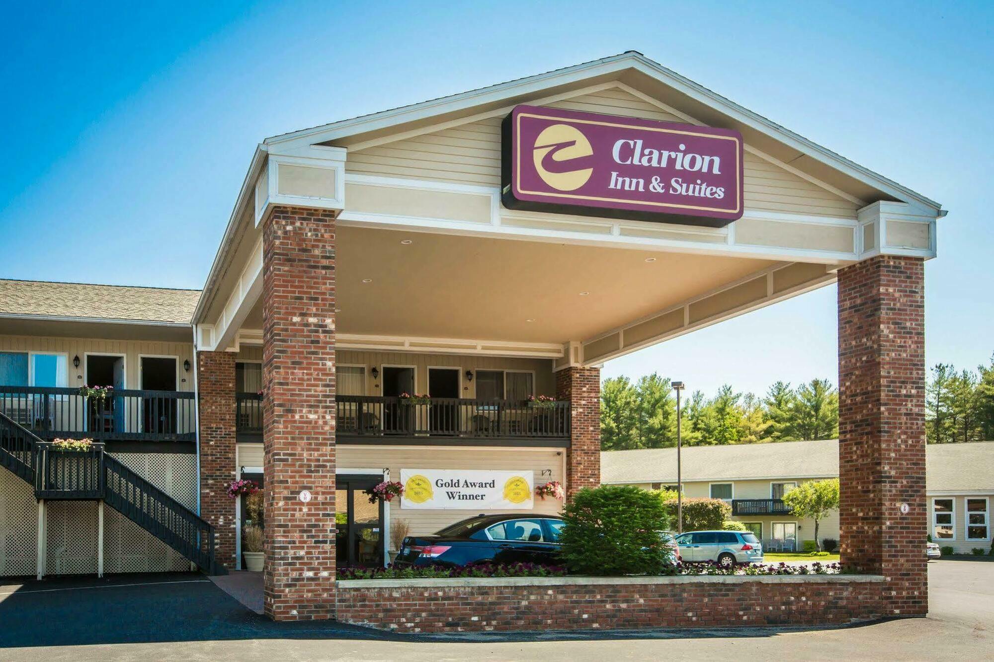Clarion Inn & Suites At The Outlets Of Lake George Exteriér fotografie